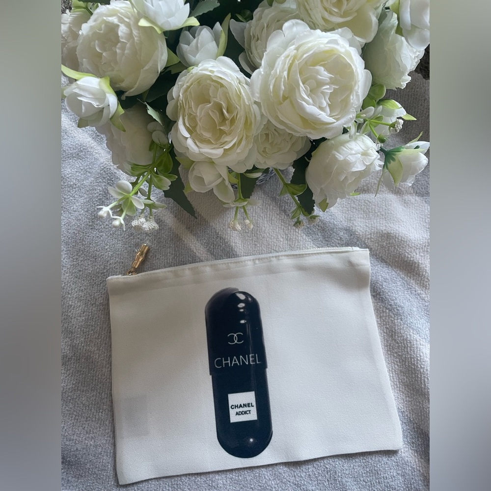 NWOT Designer Addict Makeup/Toiletry bag